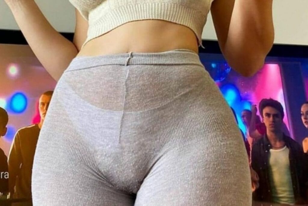 How to Fix a Camel Toe in Photoshop