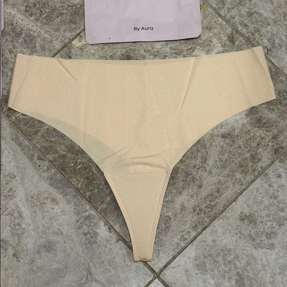 why do I get camel toe when I wear thongs