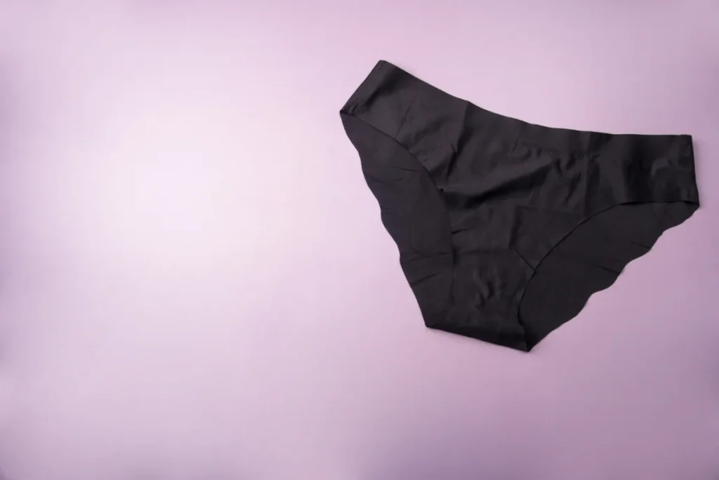 What to Wear Under Tight Leggings